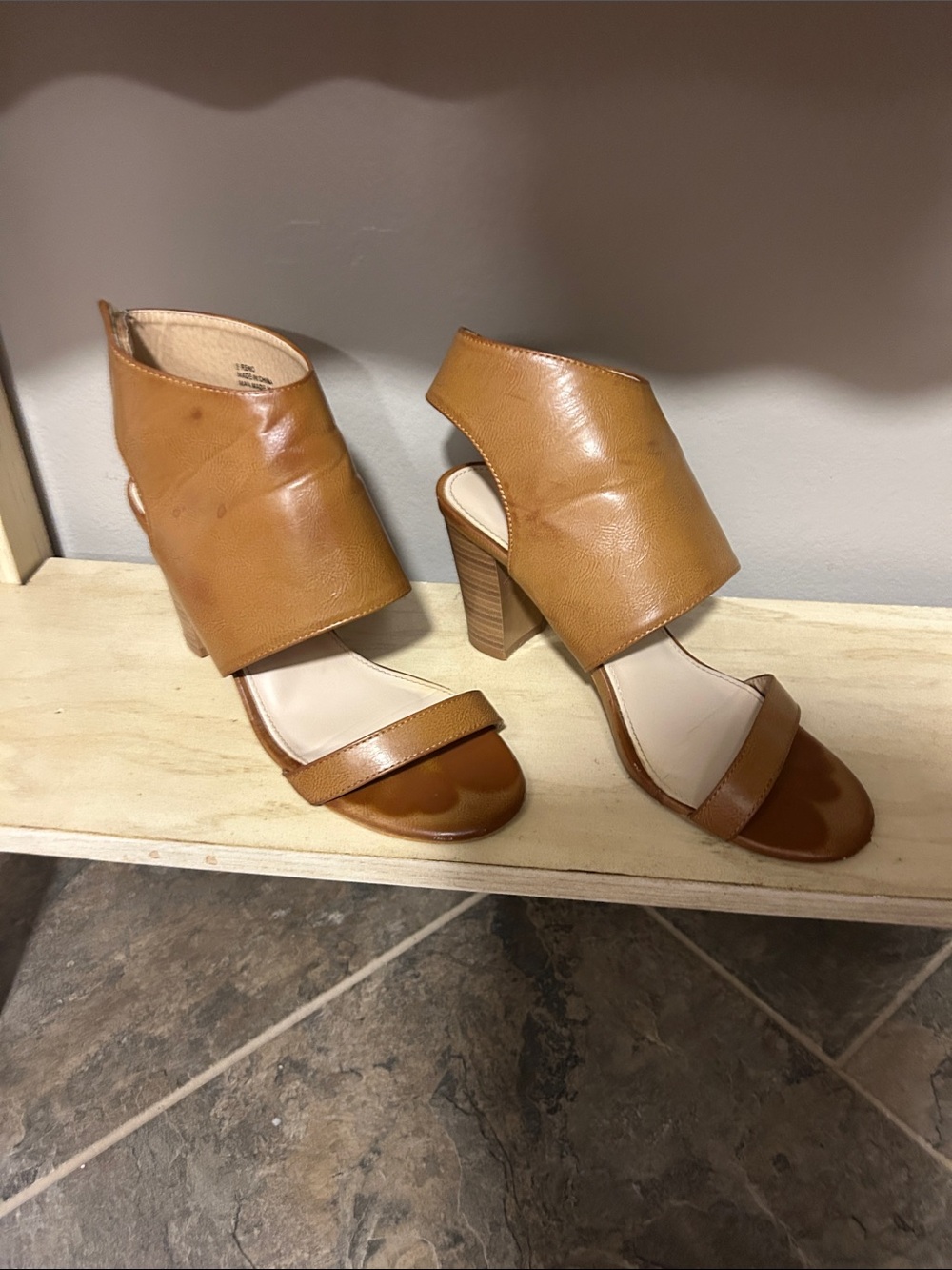 Women’s Tan Leather Open-Toe Block Heel Sandals